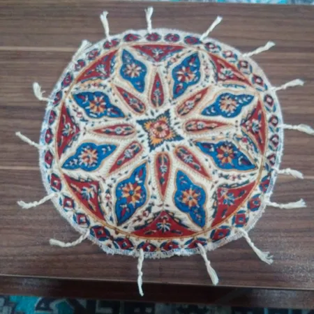 رومیزی قلمکار ممتاز اصفهان اثر عطريان طرح سرو مدل G167