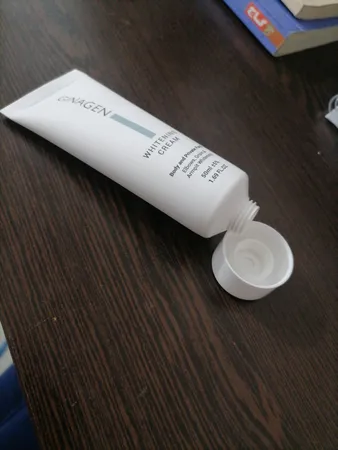 کرم روشن کننده بدن ژیناژن مدل 02 حجم 50 میلی لیتر