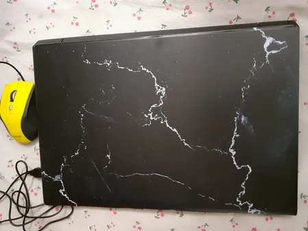 استیکر لپ تاپ توییجین و موییجین طرح Marble کد 07 مناسب برای لپ تاپ 15.6 اینچ به همراه برچسب حروف فارسی کیبورد