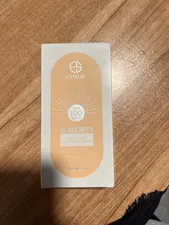 تجریه خرید کرم ضد آفتاب رنگی استیلن، SPF 100، مدل All-In-One، مناسب انواع پوست با تنالیته متوسط و حجم  100 میلی‌لیتر،  ضدآب، محافظت‌کننده در برابر  اشعه‌های UVA و UVB و مرطوب‌کننده، PA+++، آبرسانی عمیق و طولانی‌مدت پوست، با ماندگاری 2 ساعته