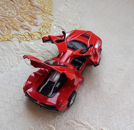 ماشین بازی مدل فلزی فراری L05