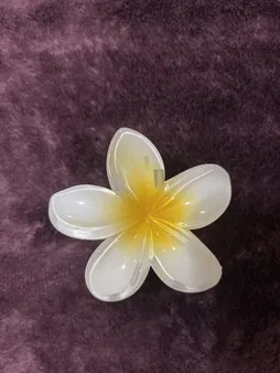 کلیپس مو زنانه مدل گل پلومریا کد brg 410