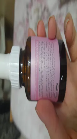 سرم آبرسان پوست گلاما مدل نیاسینامید مناسب برای انواع پوست حجم 30 میلی لیتر