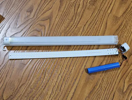 چراغ اضطراری دی پی مدل +ER با نور مهتابی