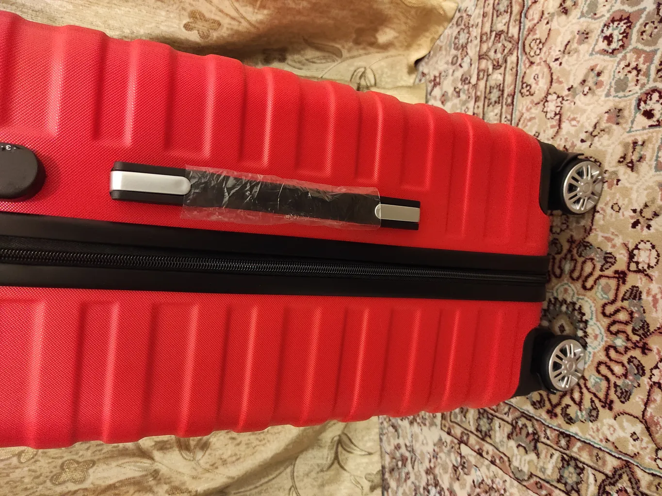 چمدان دیسکاوری مکس مدل 111 سایز متوسط ارتفاع 62 سانتی متر