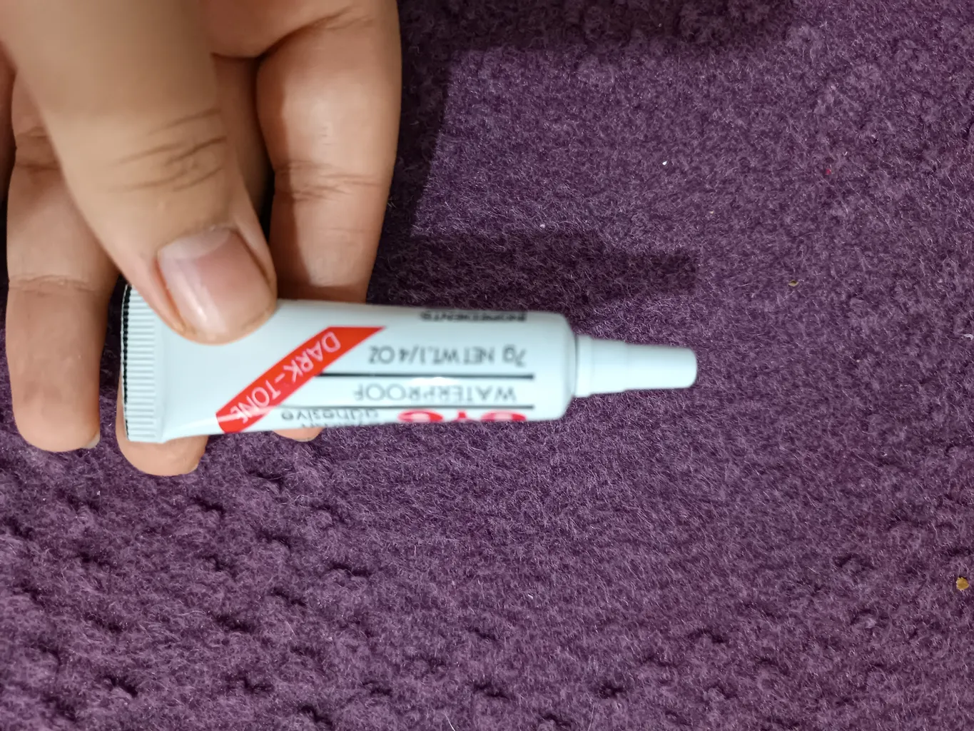 چسب مژه ضد آب eye مدل eyelash adhesive حجم 7 گرم