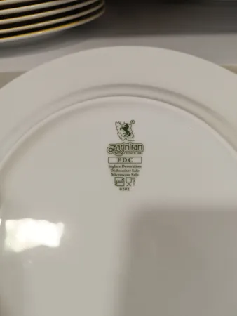 سرویس غذاخوری 28 پارچه 6 نفره چینی زرین ایران مدل Village 2