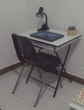 میز تحریر تاشو و تنظیم شو یاس سفید تک باکس دار