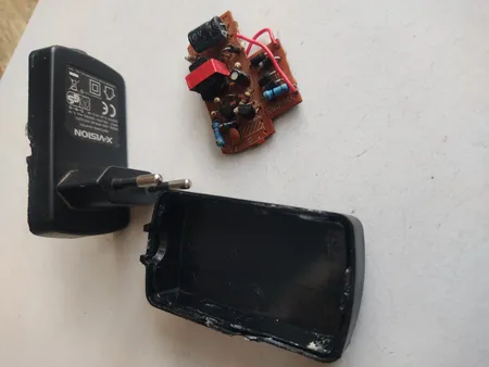 آداپتور 5 ولت 2 آمپر مدیا نور مدل 2021