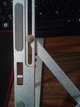 پایه نگهدارنده لپ تاپ مدل ERGO001