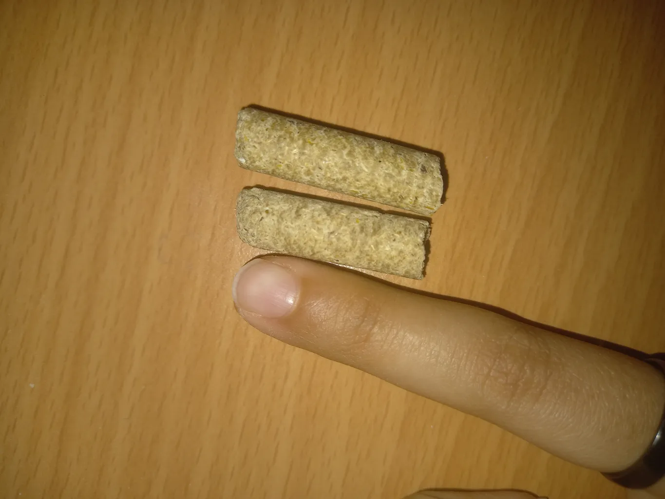 غذای خشک خرگوش و خوکچه هندی مدل پلت با طعم جعفری وزن 1000 گرم