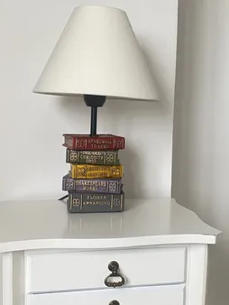 آباژور
رومیزی طرح کتاب 5 طبقه کد B5