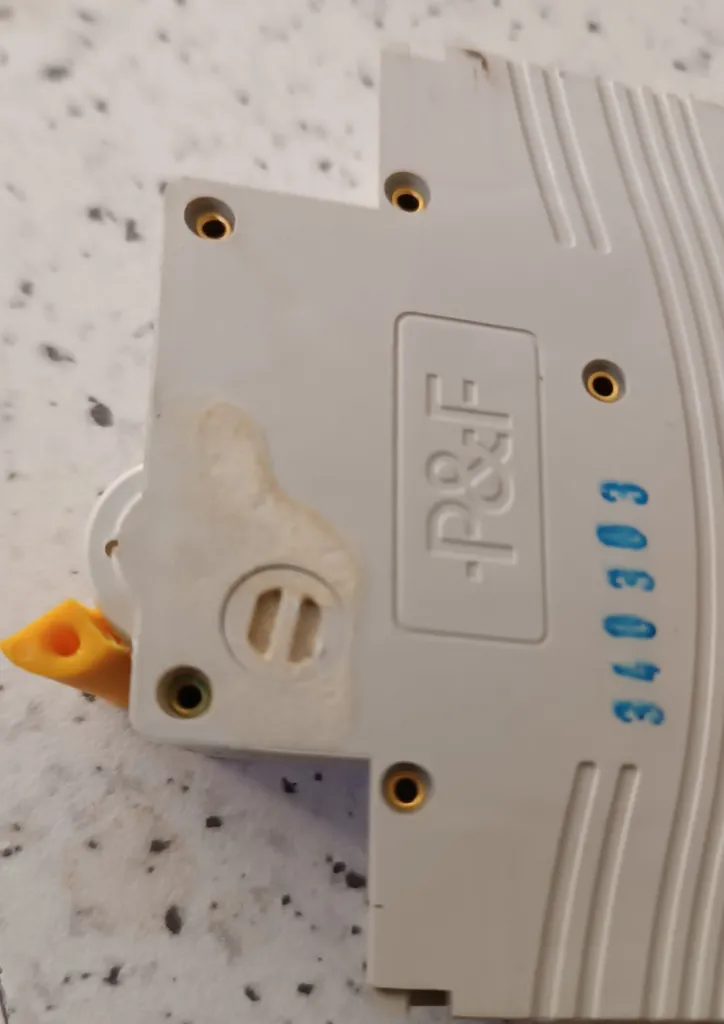 فیوز مینیاتوری تک فاز 25 آمپر دنا الکتریک ایرانیان مدل B25-6KA