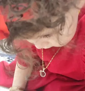 تجریه خرید آویز گردنبند طلا 18 عیار زنانه ناریا مدل انار