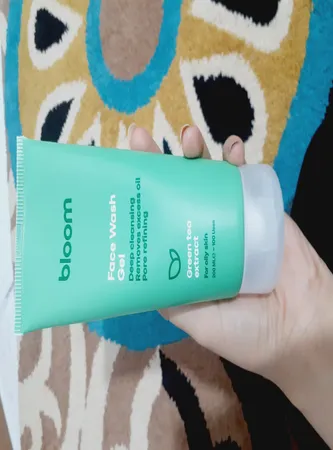 ژل شستشو صورت بلوم مدل عصاره چای سبز مناسب برای پوست چرب حجم 200 میلی لیتر