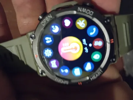 ساعت هوشمند مدل G͏9͏9͏ U͏ltra دارای کنترل موزیک، فشار خون، گام شمار، مکالمه بلوتوثی، پشتیبانی از زبان فارسی، قابلیت تغییر تصویر زمینه، بند سیلیکون