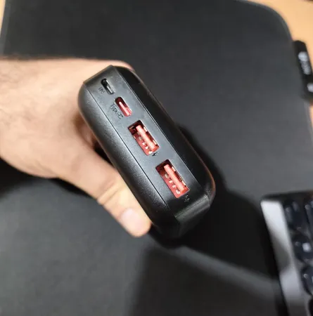 پاوربانک 20 وات اکستروم مدل APB20K20W-P12 ظرفیت 20000 میلی آمپر ساعت