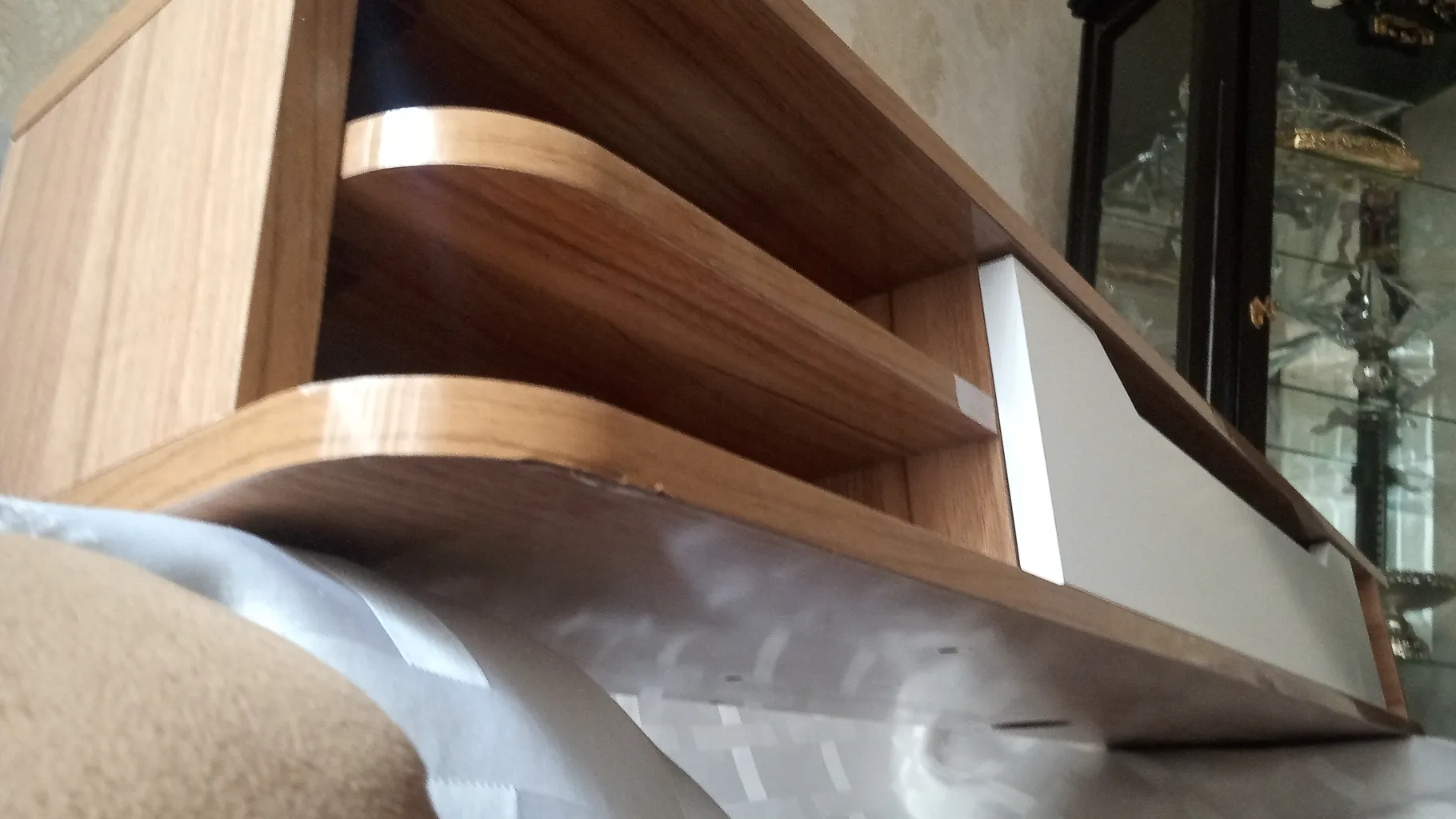 میز تلویزیون دیواری مدل  DLF70L