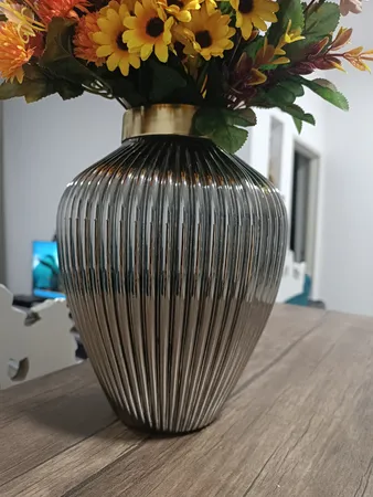 گلدان دکوری مدل طوقه فلزی کد 10