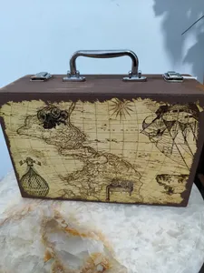 تجریه خرید جعبه هدیه مدل چمدان چوبی طرح نقشه کهن کد WS10