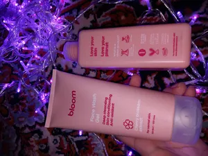 تجریه خرید ژل شستشو صورت بلوم مدل شکوفه گیلاس مناسب پوست معمولی حجم 200 میلی لیتر