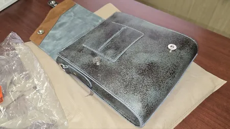 کیف رودوشی چرم بارثاوا مدل 1203