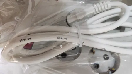 محافظ ولتاژ پارت الکتریک کد 940