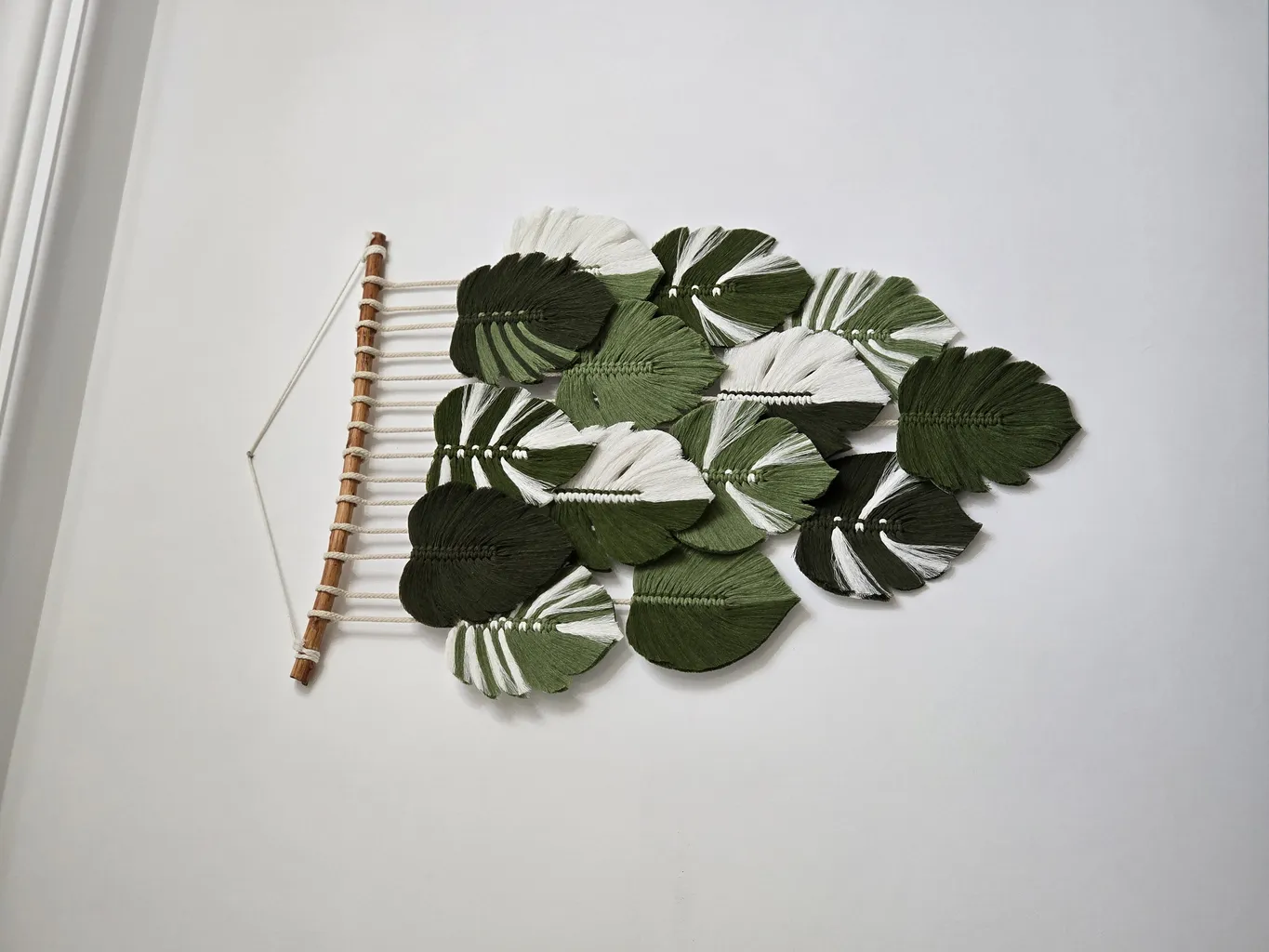 دیوارکوب بافتنی مدل برگ مکرومه طرح مانسترای غول پیکر