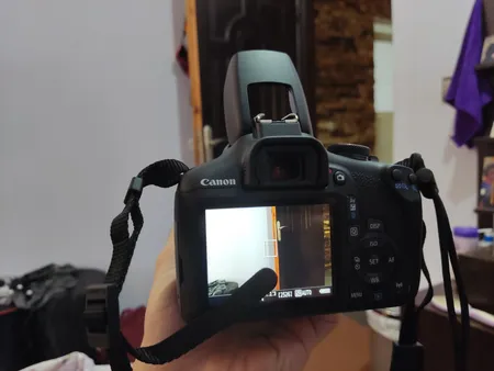 دوربین دیجیتال کانن مدل EOS 2000D به همراه لنز 18-55 میلی متر IS II