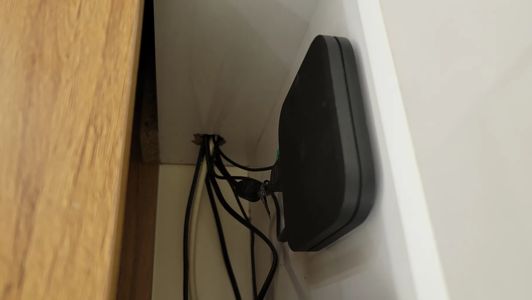 میز تلویزیون دیواری مدل SO21155