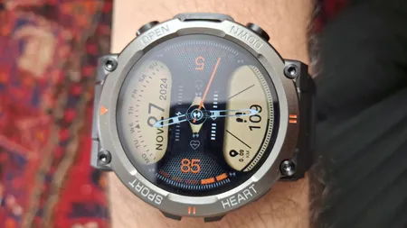 ساعت هوشمند مدل G͏9͏9͏ U͏ltra دارای کنترل موزیک، فشار خون، گام شمار، مکالمه بلوتوثی، پشتیبانی از زبان فارسی، قابلیت تغییر تصویر زمینه، بند سیلیکون