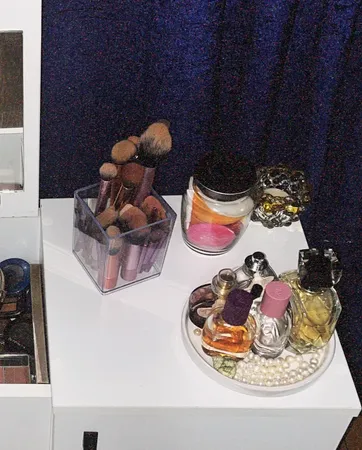 استند لوازم آرایشی مدل M