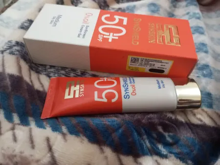 فلوئید ضد آفتاب رنگی ساین اسکین SPF 50 مدل Syn shield مناسب انواع پوست وزن 50 گرم