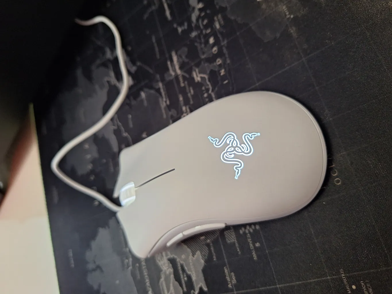 ماوس مخصوص بازی ریزر مدل DeathAdder Essential ماوس مخصوص بازی ریزر مدل DeathAdder Essential