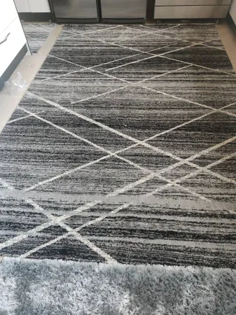 فرش ماشینی ساوین کد 4083 زمینه مشکی