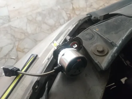 لامپ هدلایت خودرو مدل C6 H7 مناسب برای پژو 206 بسته دو عددی