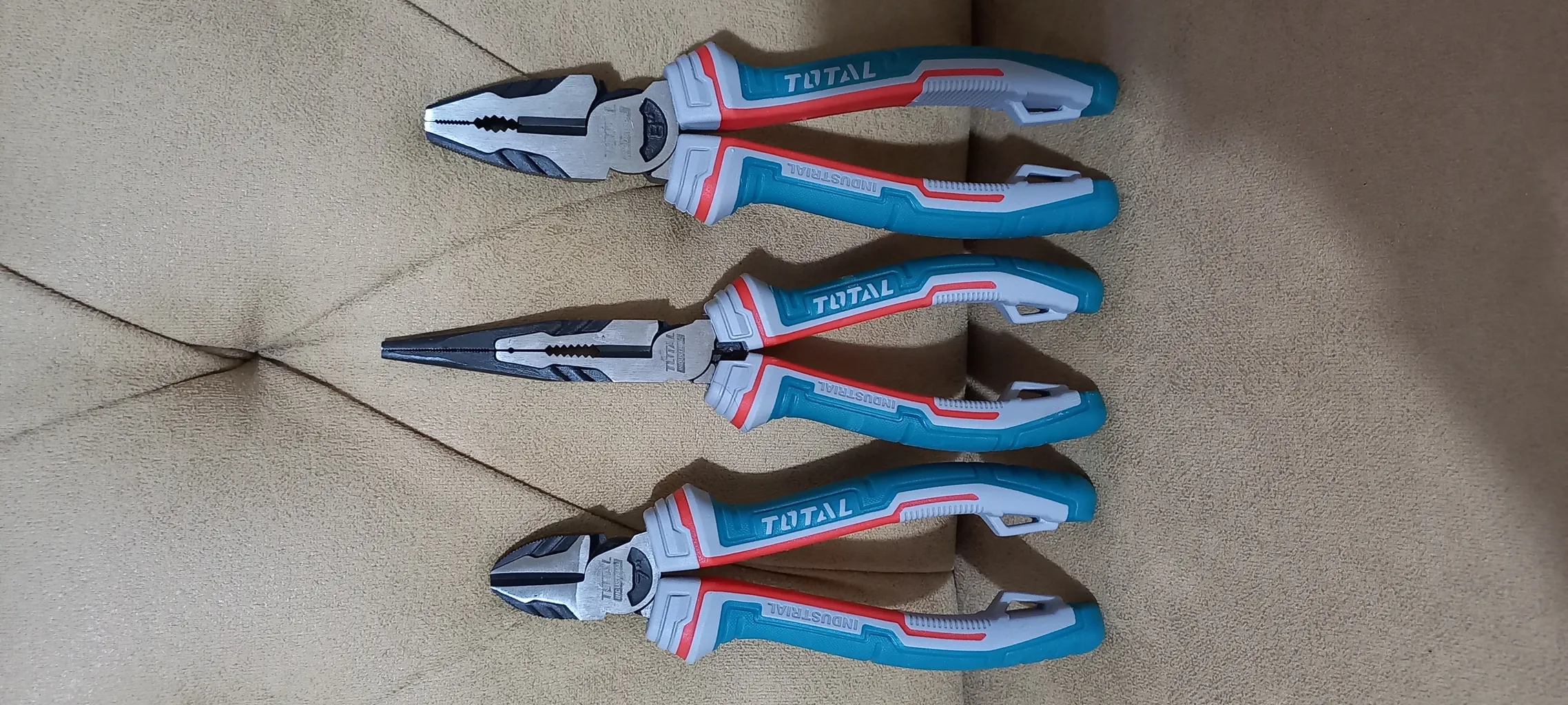 انبر دم باریک صنعتی حرفه ایی توتال مدل THT220806S سایز  8 اینچ