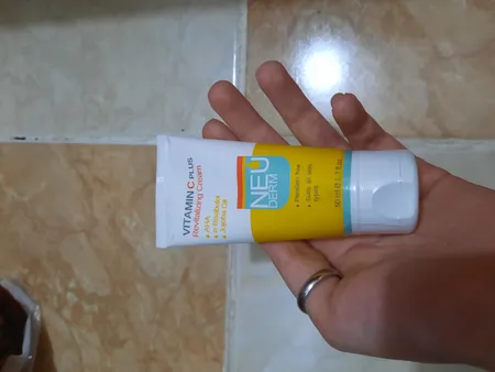 کرم روشن کننده نئودرم مدل Vitamin C Plus حجم 50 میلی لیتر