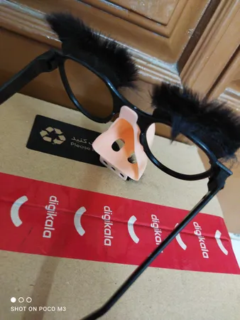 ابزار نمایشی دنیای سرگرمی های کمیاب طرح عینک سیبیل دار مدل DSK2809