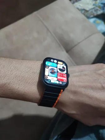 ساعت هوشمند گلوریمی مدل GS1 Pro 2024 دارای قابلیت های صفحه نمایش رنگی، صفحه نمایش لمسی، کنترل موسیقی (Music Player)، کنترل سطح اکسیژن خون، قابلیت مکالمه مستقیم، قابلیت مکالمه از طریق بلوتوث، پشتیبانی از زبان فارسی در منو و سیستم‌عامل بند سیلیکون