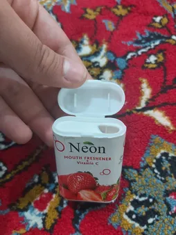 قرص خوشبو کننده دهان نئون با طعم توت فرنگی - 15 گرم