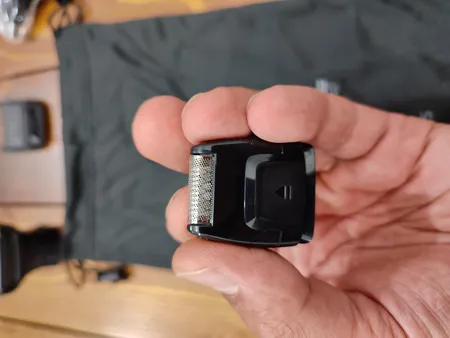 ماشین اصلاح موی صورت و بدن فیلیپس مدل MG7720، اصلاح به صورت خط زن، نمایشگر وضعیت باتری، قابلیت شارژ سریع، ضد آب، منبع انرژی با باتری قابل شارژ، تکنولوژی اصلاح به صورت برش مستقیم، مدت زمان شارژ 60 دقیقه و مدت زمان استفاده پس از شارژ 120 دقیقه، به‌همراه برس