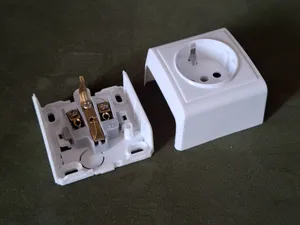 تجریه خرید پریز برق ارت دار روکار ایران الکتریک مدل IRR