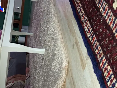 فرش ماشینی مدل شگی فلوکاتی زمینه نسکافه ای