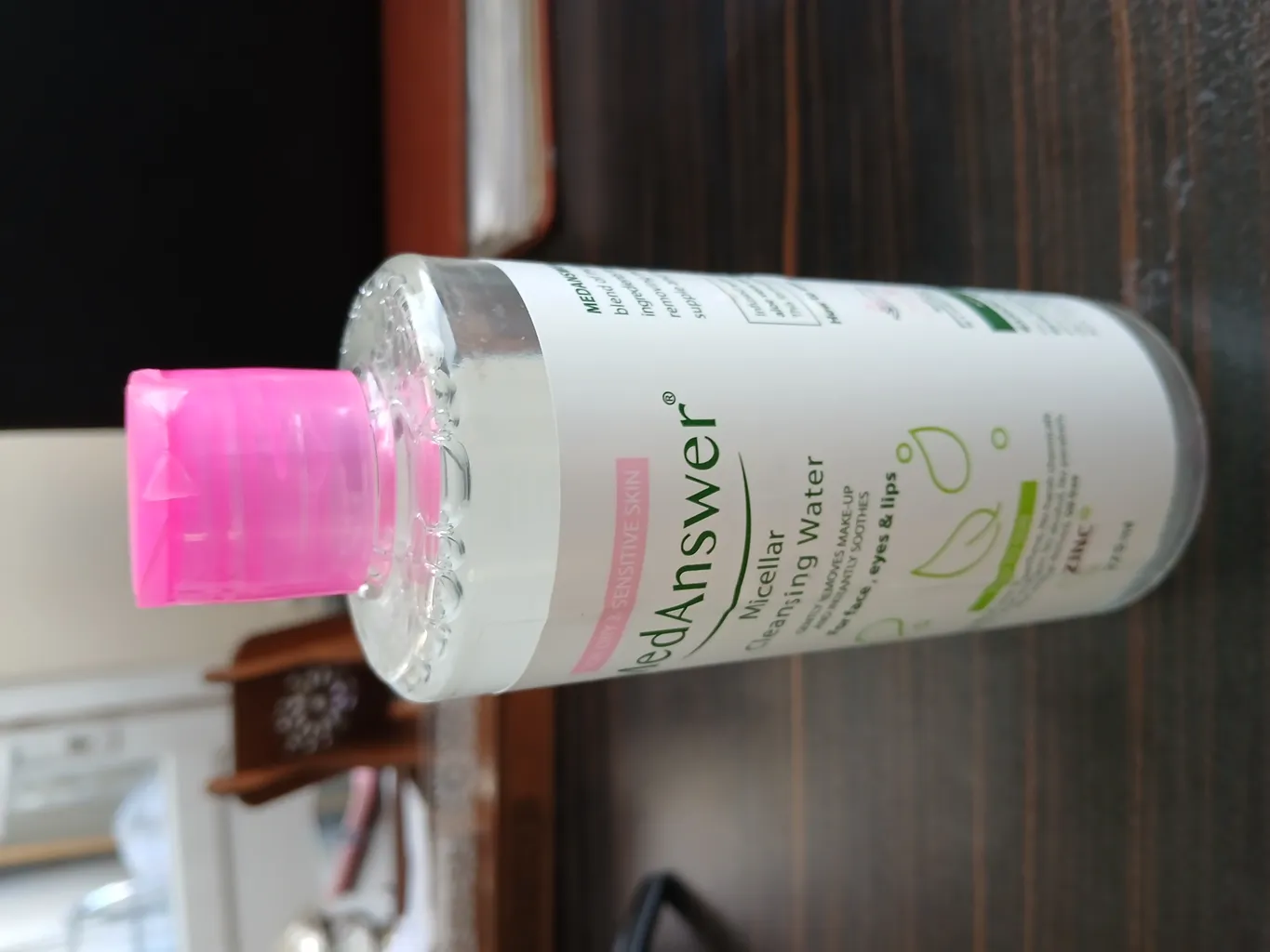 محلول پاک‌کننده آرایش صورت مدانسر مدل میسلار واتر حجم 275 میلی‌لیتر