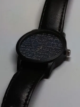 ساعت مچی عقربه ای والار طرح ریاضی کد LF2397