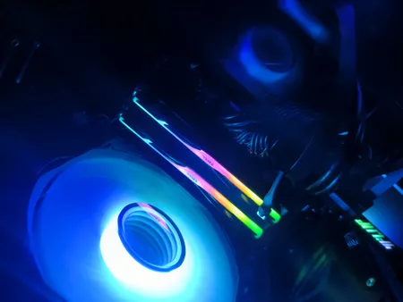 رم دسکتاپ DDR5 دوکاناله 6000 مگاهرتز CL36 جی اسکیل مدل TRIDENT Z5 RGB ظرفیت 32 گیگابایت