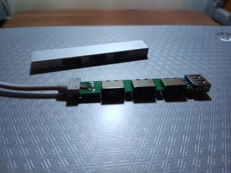 هاب 4 پورت USB-C مدل T809A