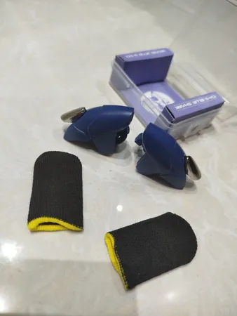 دسته بازی مدل Blue Shark به همراه آستین کنترل کننده انگشت