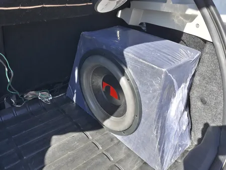 باکس ساب ووفر خودرو طرح ذوزنقه مدل P206 مناسب برای پژو 206